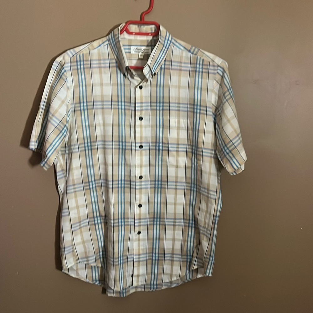 😄Plaid short sleeve dress shirt.  B3